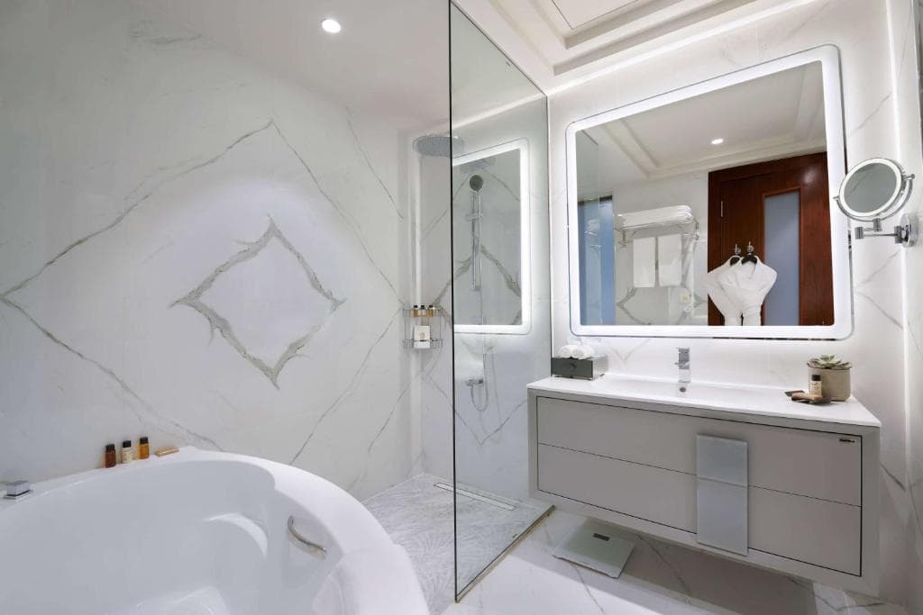 Wyndham Grand Doha West Bay Beach - 34