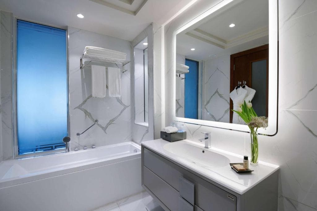 Wyndham Grand Doha West Bay Beach - 35