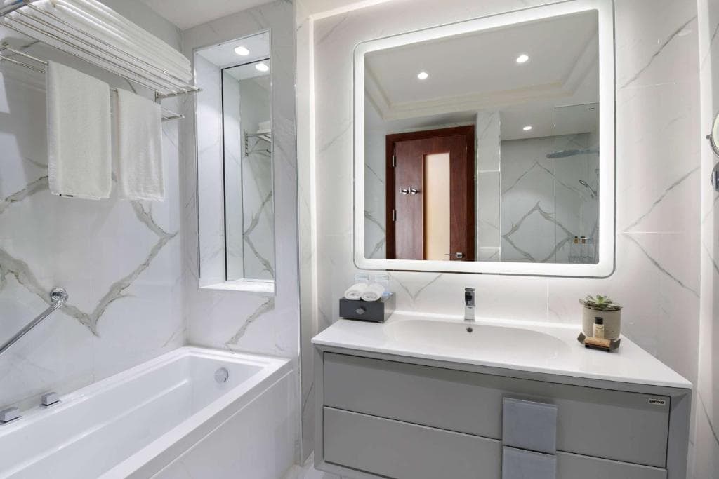 Wyndham Grand Doha West Bay Beach - 36