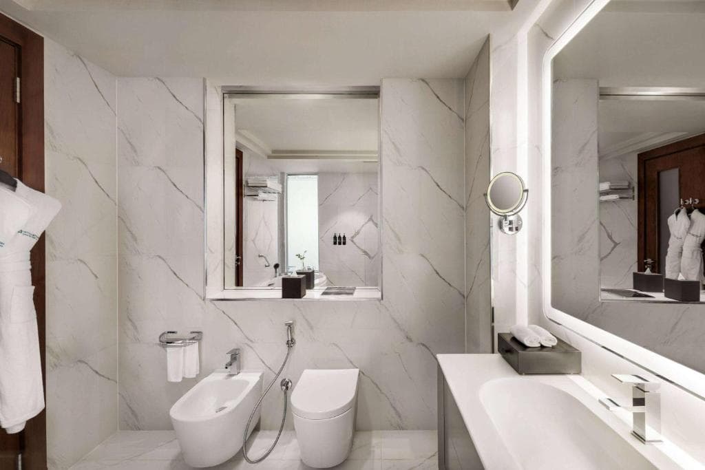 Wyndham Grand Doha West Bay Beach - 40