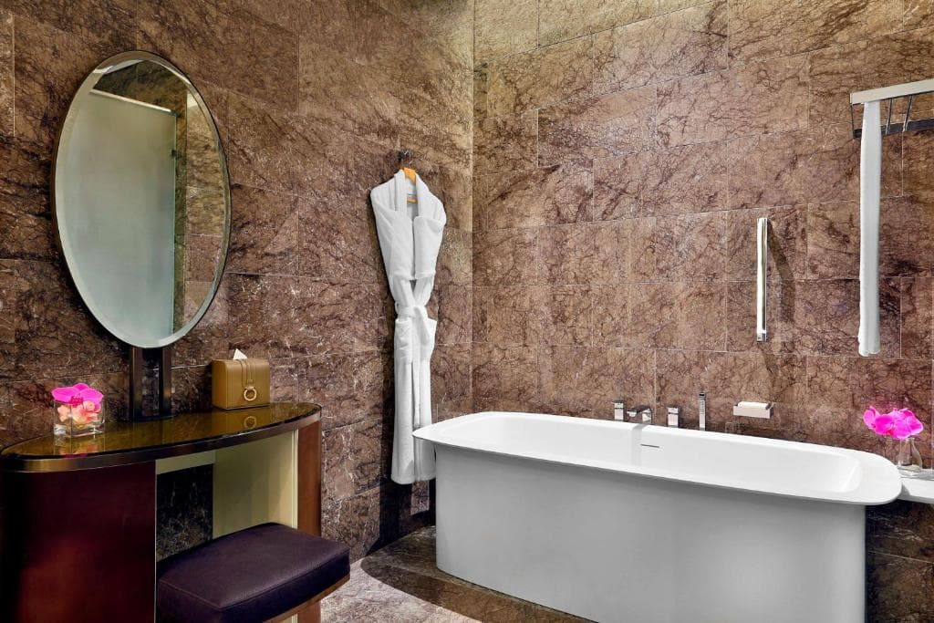 AlRayyan Hotel Doha, Curio Collection by Hilton - 3