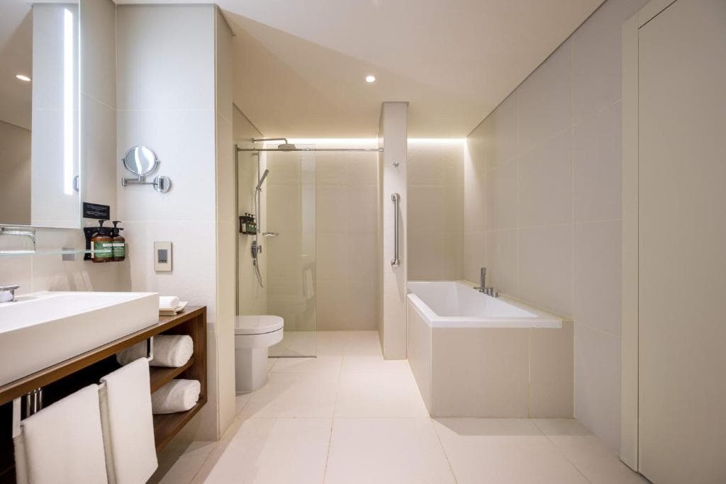 voco Doha West Bay Suites, an IHG Hotel - 18
