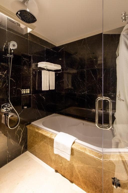 Ezdan Palace Hotel - 6