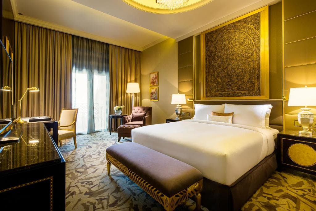 Ezdan Palace Hotel - 8