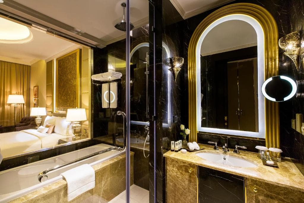 Ezdan Palace Hotel - 17
