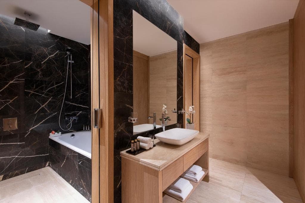 The Bentley Luxury Hotel & Suites - 10