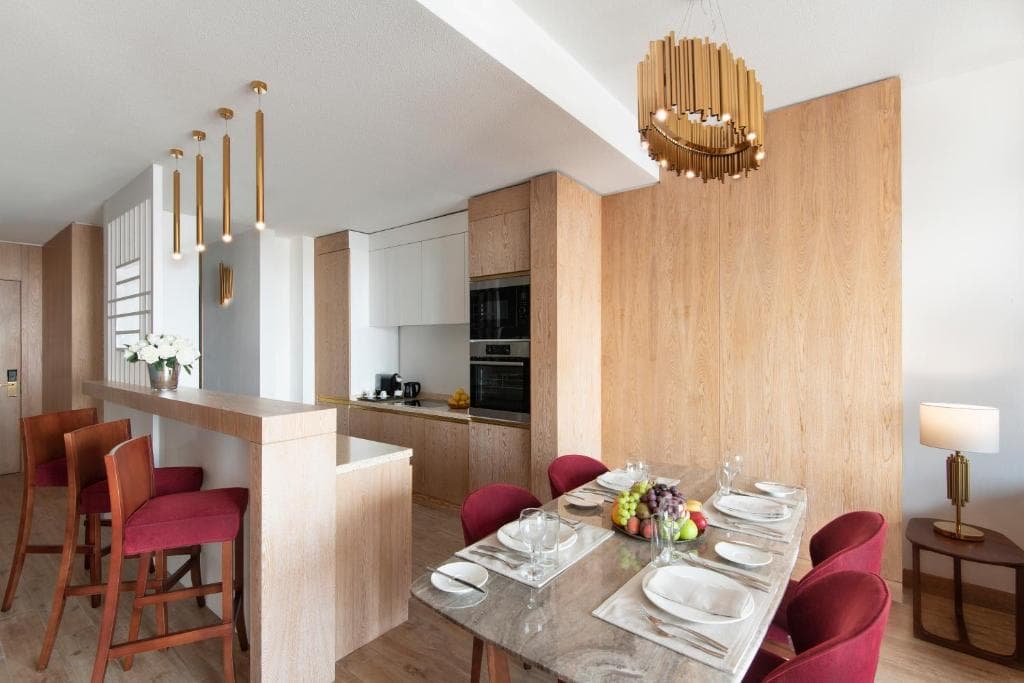 The Bentley Luxury Hotel & Suites - 12