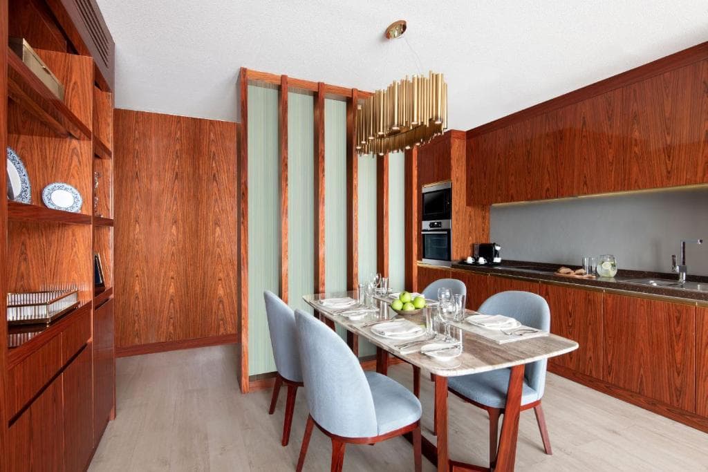 The Bentley Luxury Hotel & Suites - 14