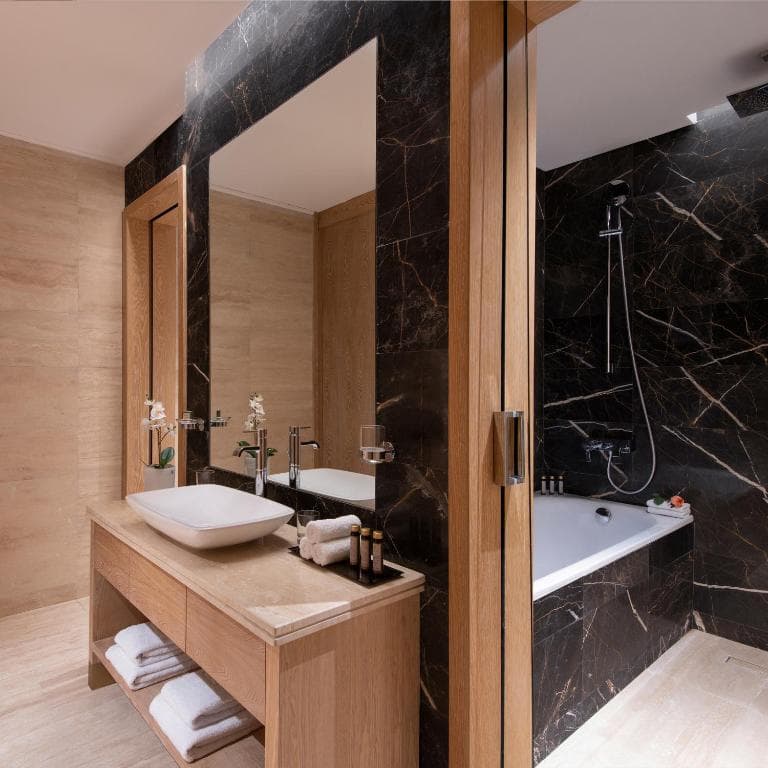 The Bentley Luxury Hotel & Suites - 38