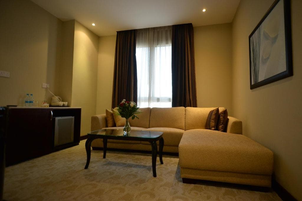 Strato Hotel by Warwick - 14
