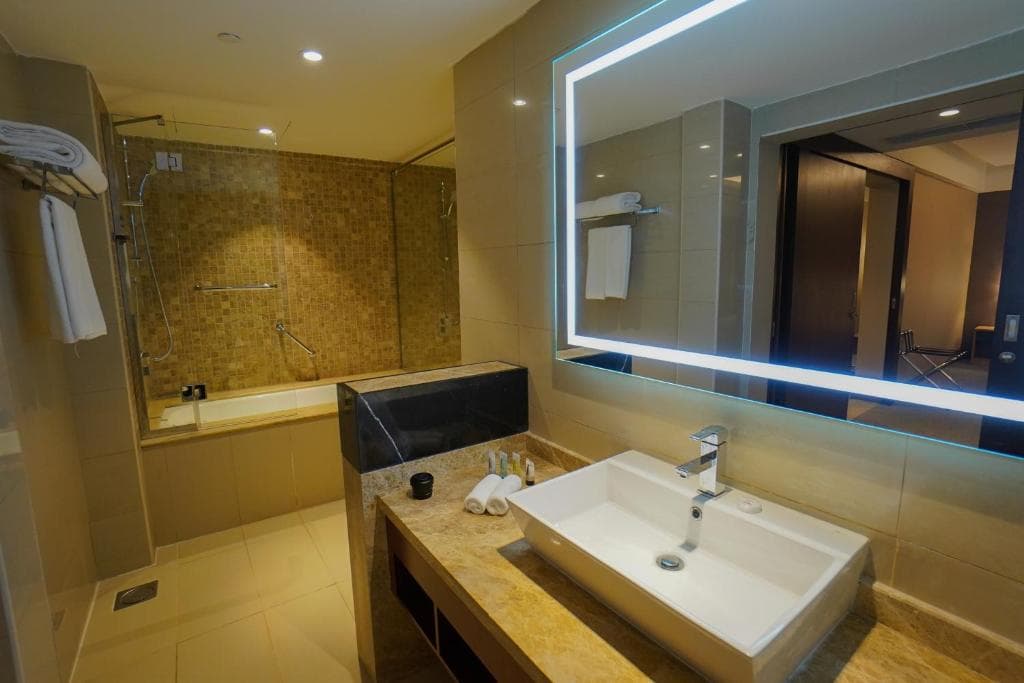 The Grand Lux Hotel - 3