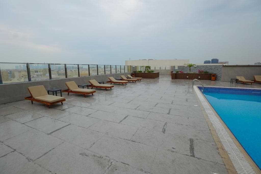 The Grand Lux Hotel - 4