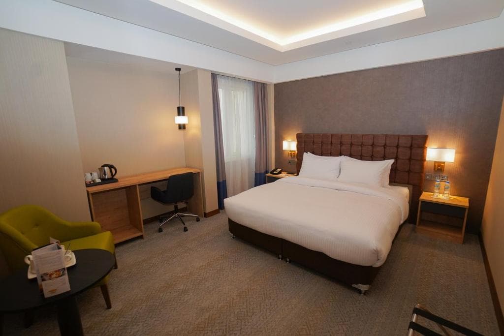 The Grand Lux Hotel - 12