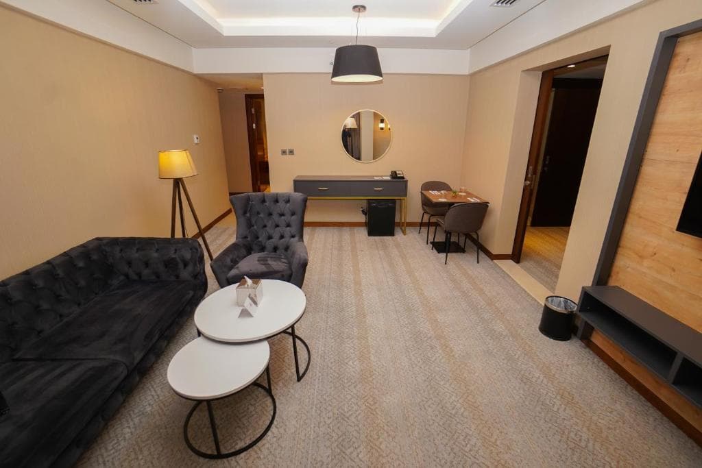 The Grand Lux Hotel - 13