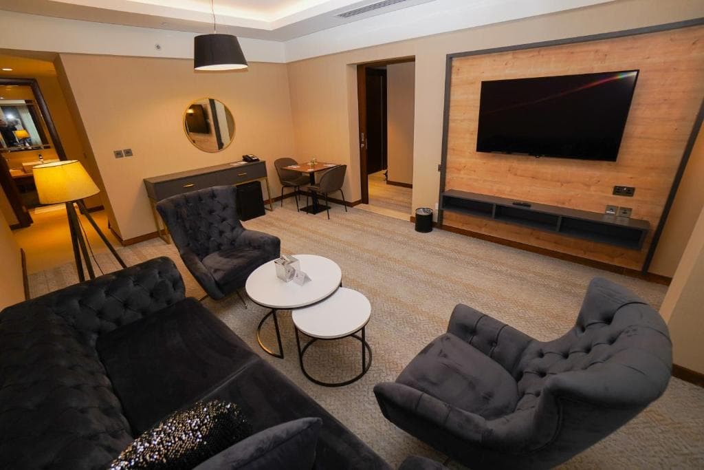 The Grand Lux Hotel - 14