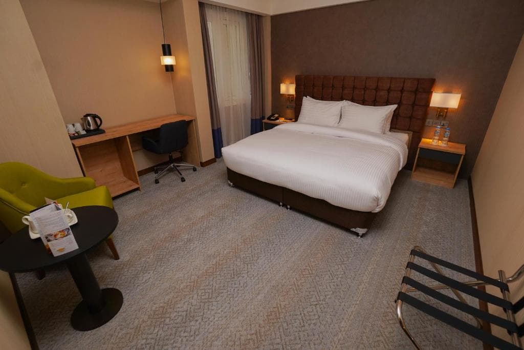 The Grand Lux Hotel - 16