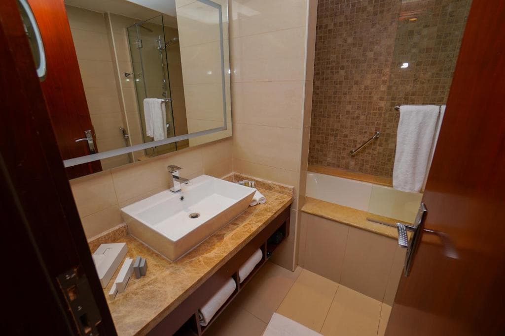 The Grand Lux Hotel - 25