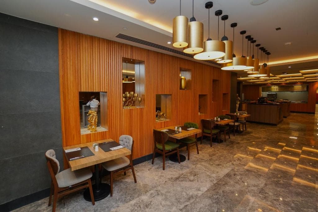 The Grand Lux Hotel - 38