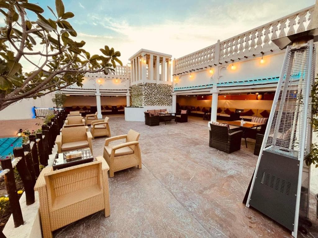 Al Liwan Suites - 11