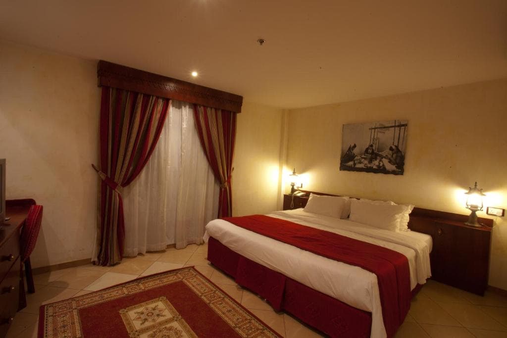 Al Liwan Suites - 24