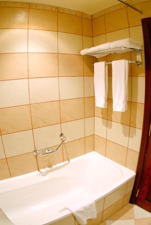 Al Liwan Suites - 30