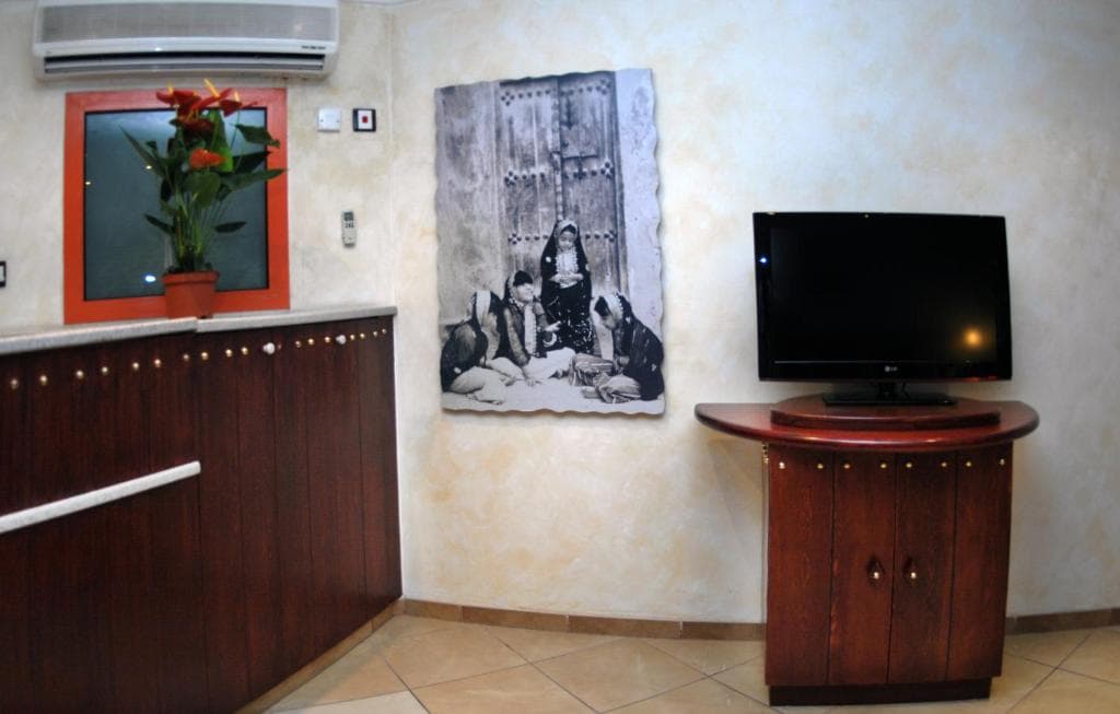 Al Liwan Suites - 40
