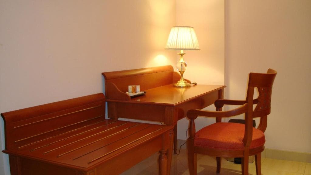 Al Madina Suites Doha - 17