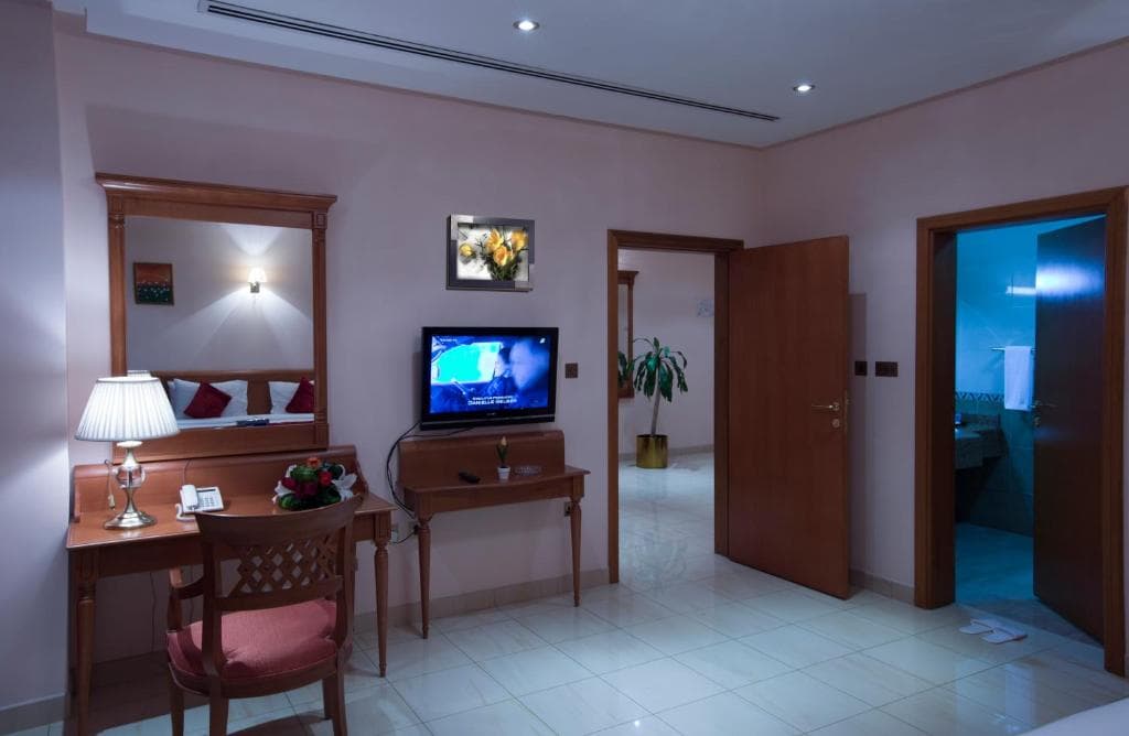 Al Madina Suites Doha - 32