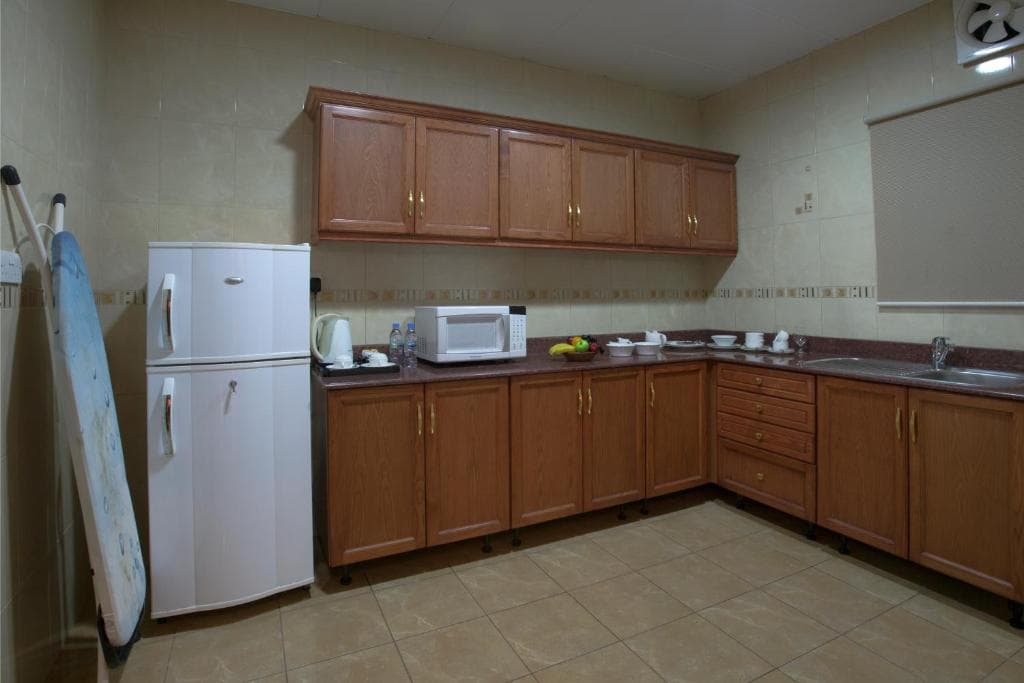 Al Madina Suites Doha - 33