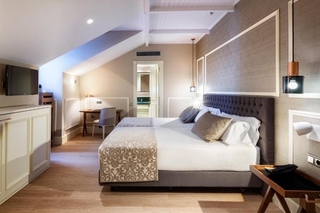 Catalonia Las Cortes - 2