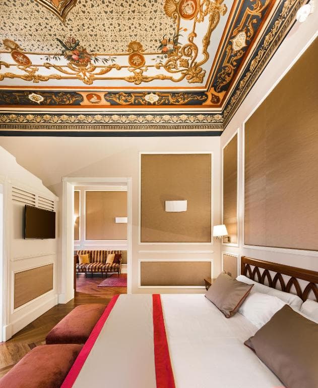 Catalonia Las Cortes - 8