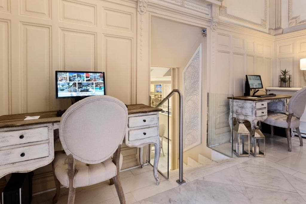 Catalonia Las Cortes - 12