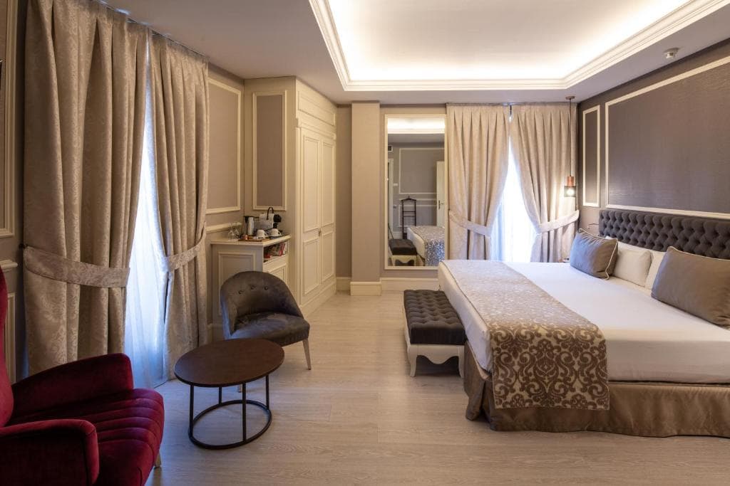 Catalonia Las Cortes - 29