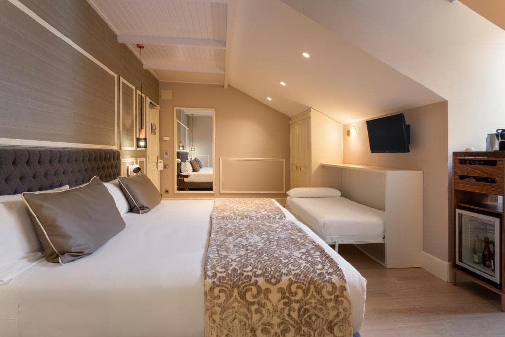 Catalonia Las Cortes - 31