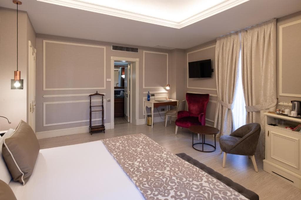 Catalonia Las Cortes - 32