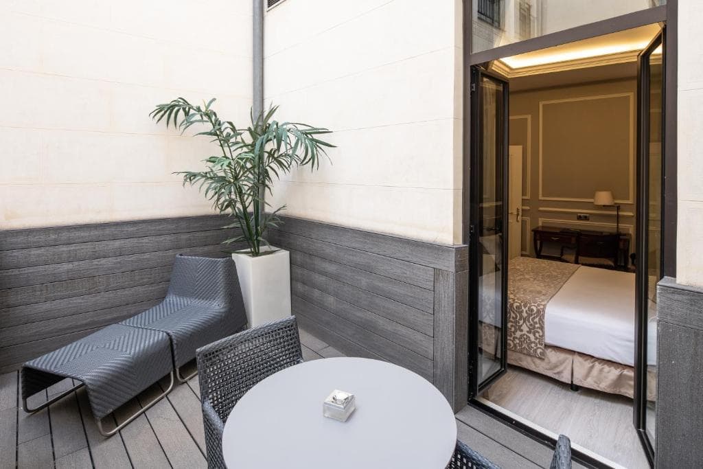 Catalonia Las Cortes - 34