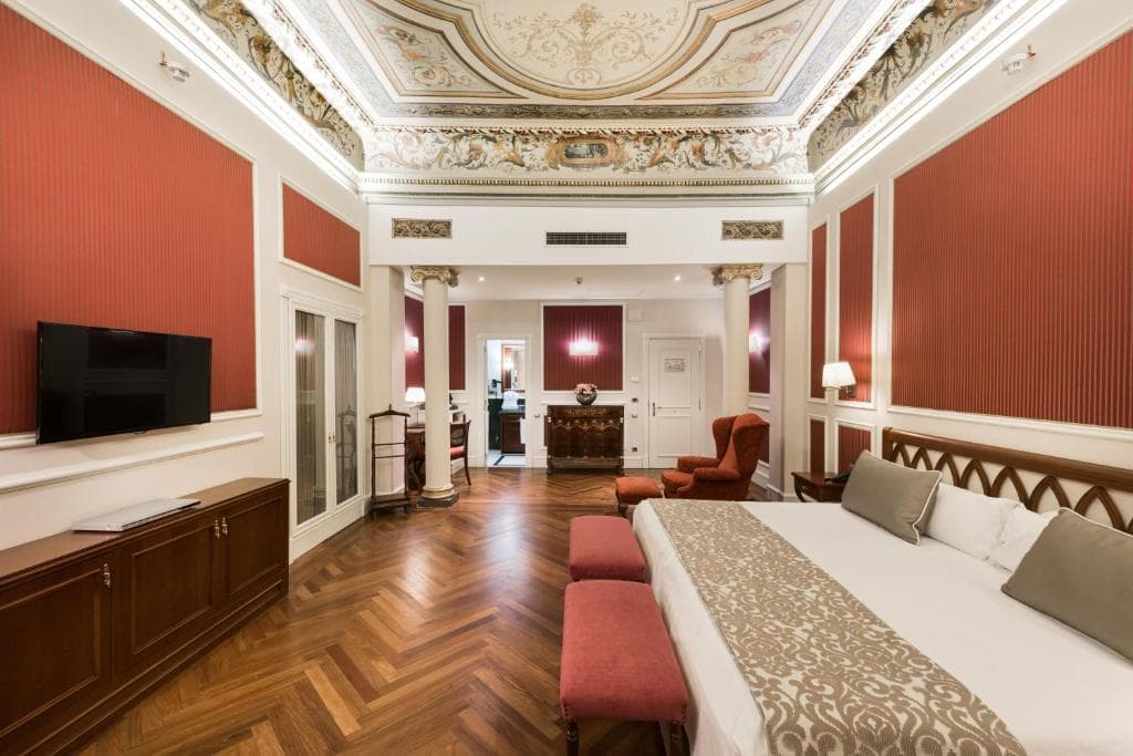 Catalonia Las Cortes - 43