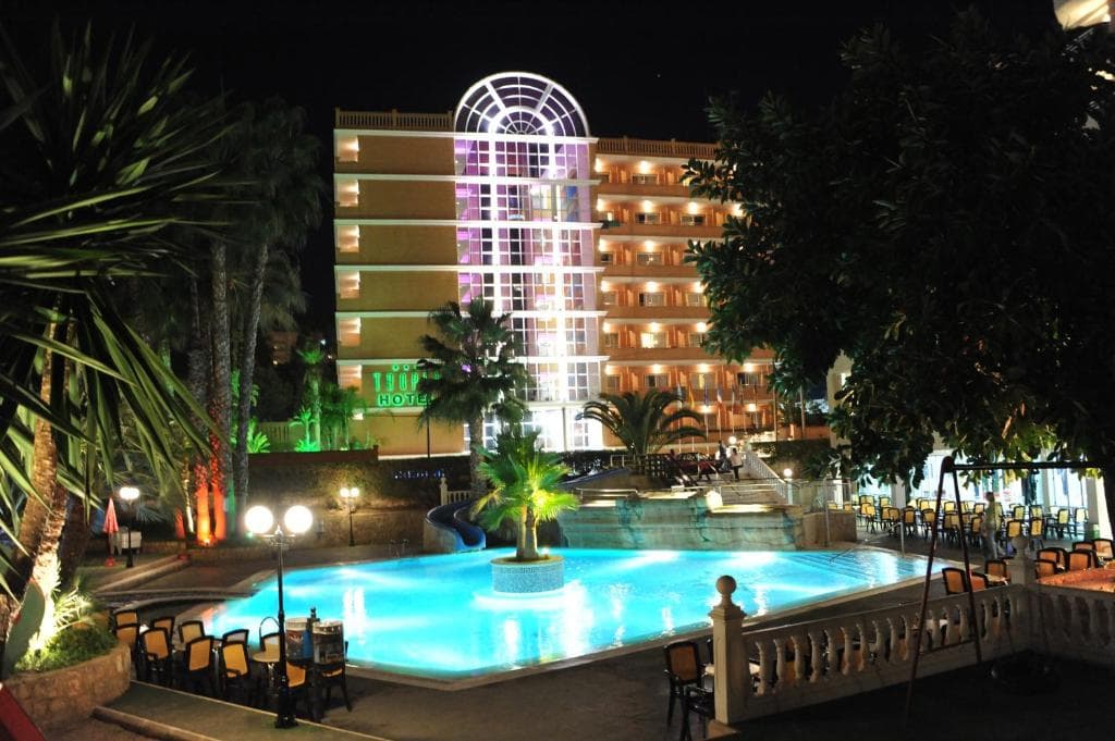 Hotel Alone - 11