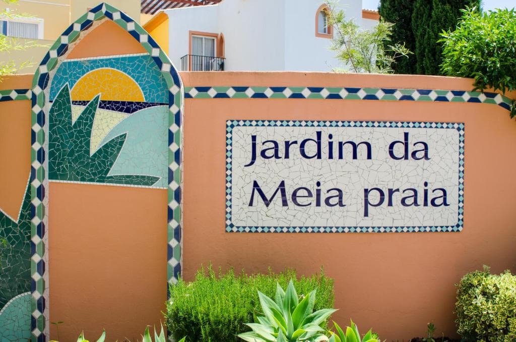 Jardim da Meia Praia Resort - 24