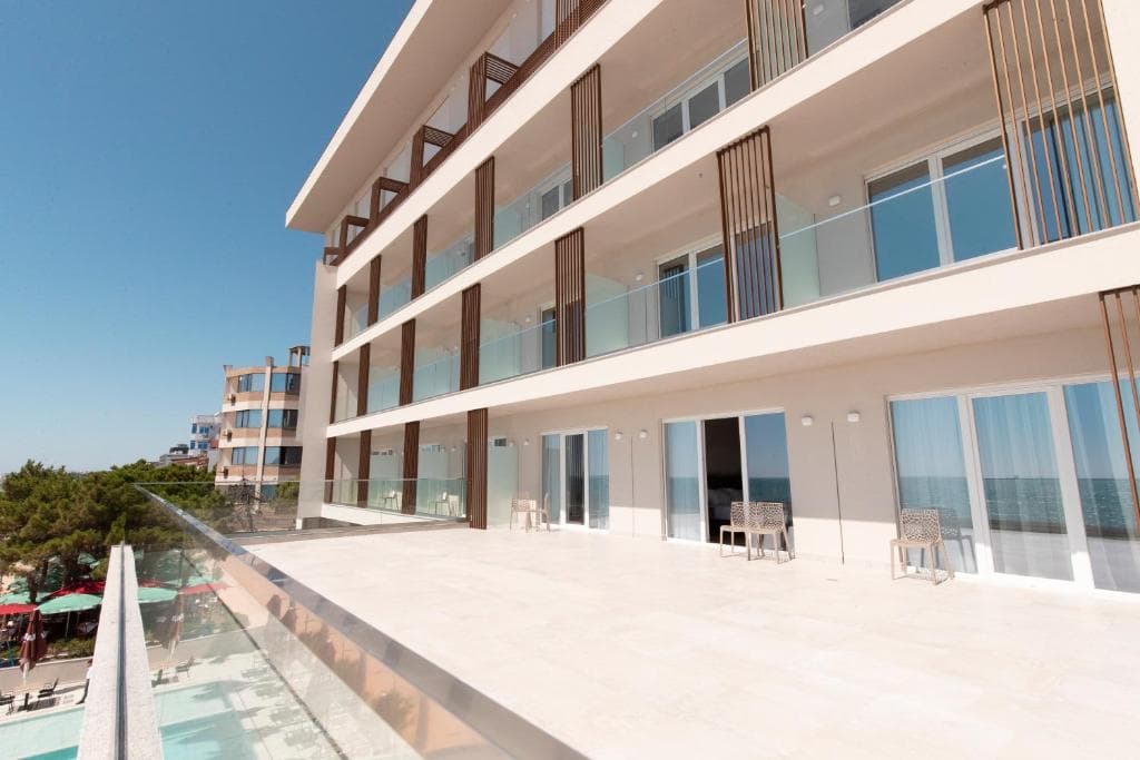 AMR Hotel - 7