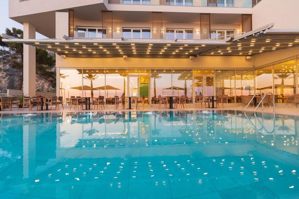 AMR Hotel - 16