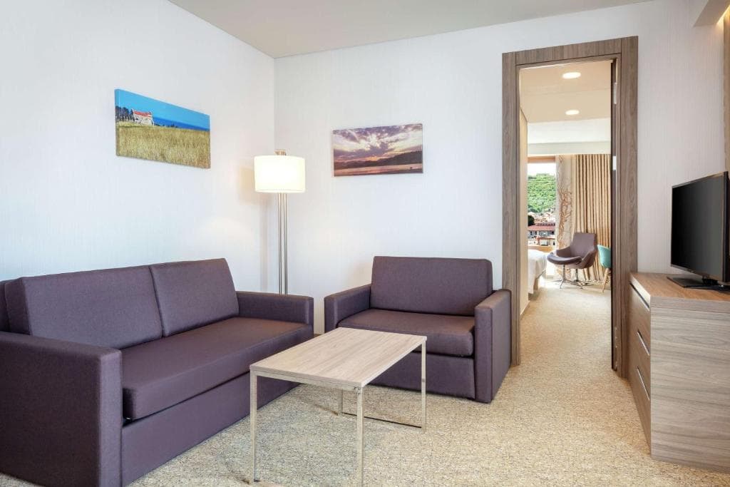 Hotel Garden Inn Hilton Tirana - 38