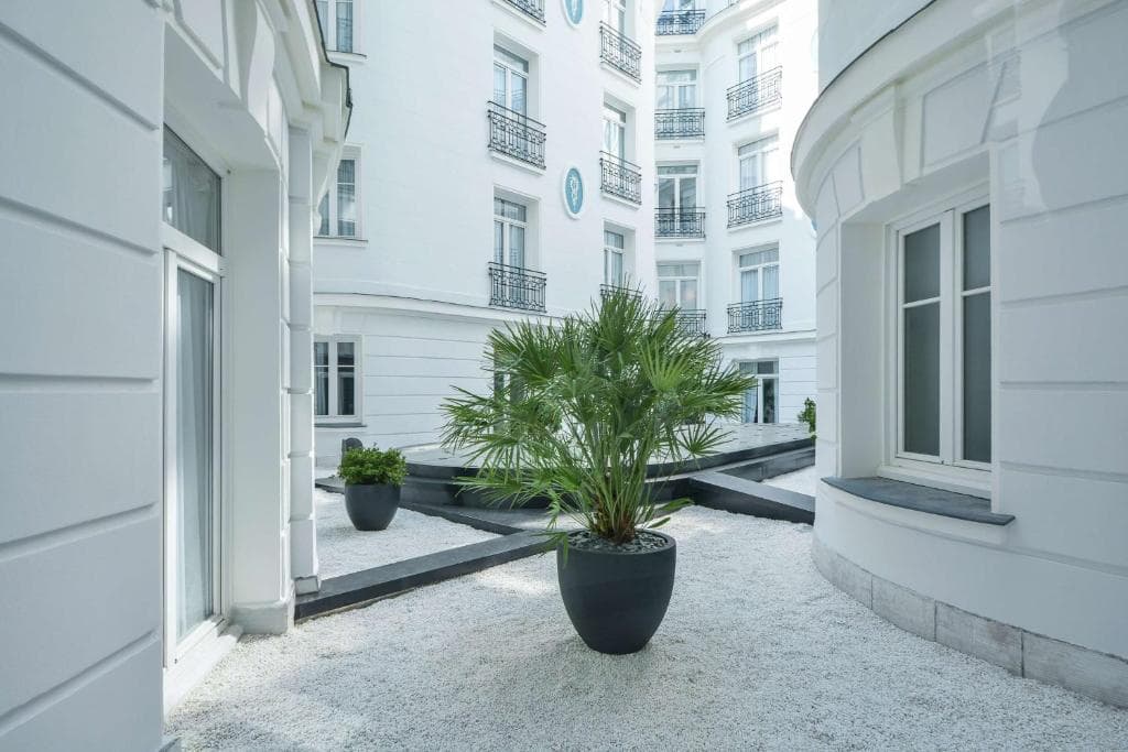 Maison Astor Paris, Curio Collection by Hilton - 11