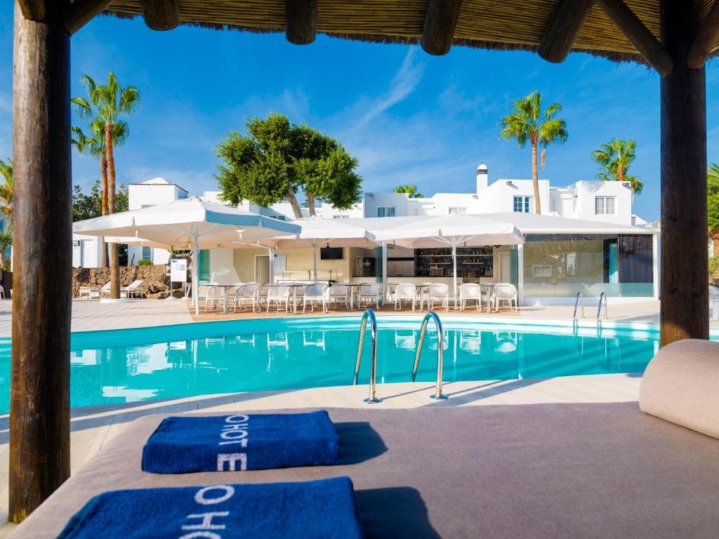 H10 White Suites - 7