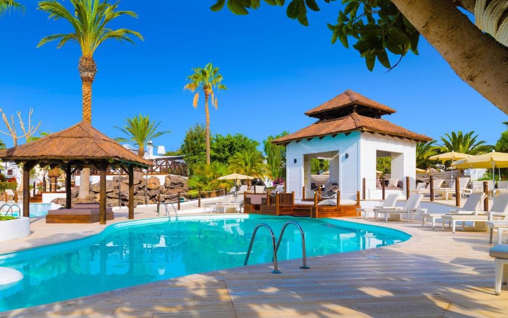 H10 White Suites - 13