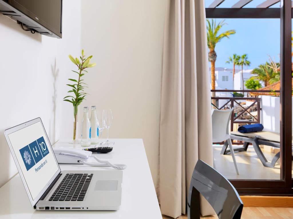 H10 White Suites - 21