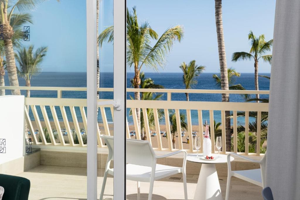 Plus Fariones Suite Hotel - 13