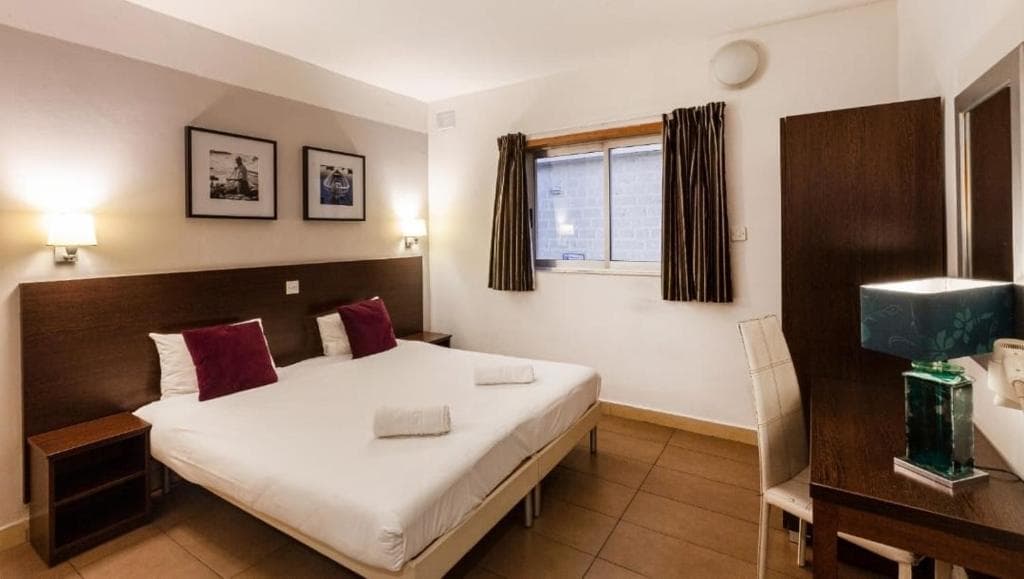 Carlton Hotel - 11