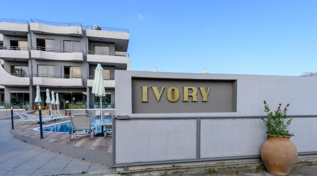 Ivory Hotel - 85