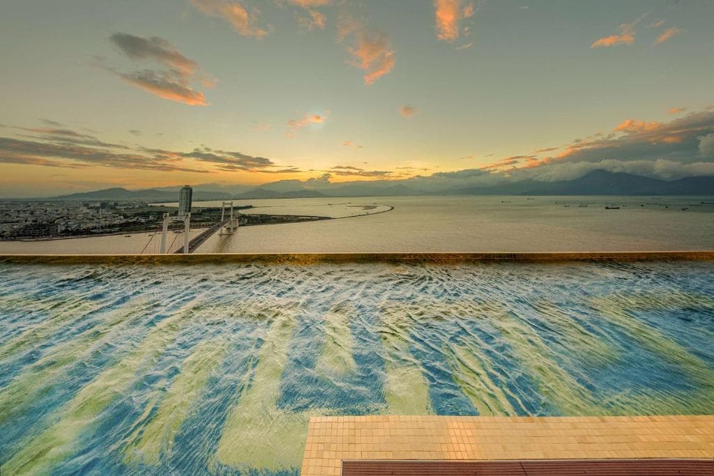 Wyndham Danang Golden Bay - 9